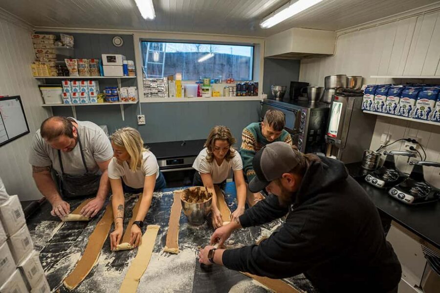 Lofoten: Food Tour and cinnamon bun masterclass - Cinnamon bun-making in Henningsvær: why this start matters