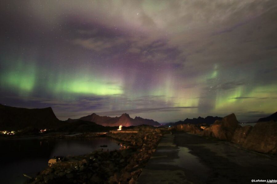 Lofoten: Northern Lights Tour with Photographer - Pickup in the Evening: Svinøya Rorbuer and Thon Hotel Lofoten