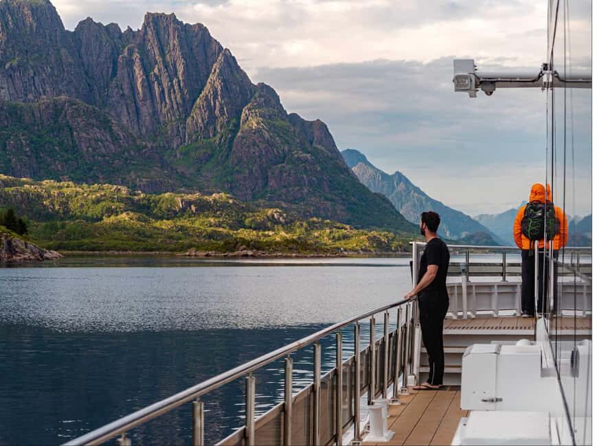 Lofoten: Sea Eagle Sunset Cruise - Meeting in Svolvær: finding Brim Explorer Lofoten at Torget 22