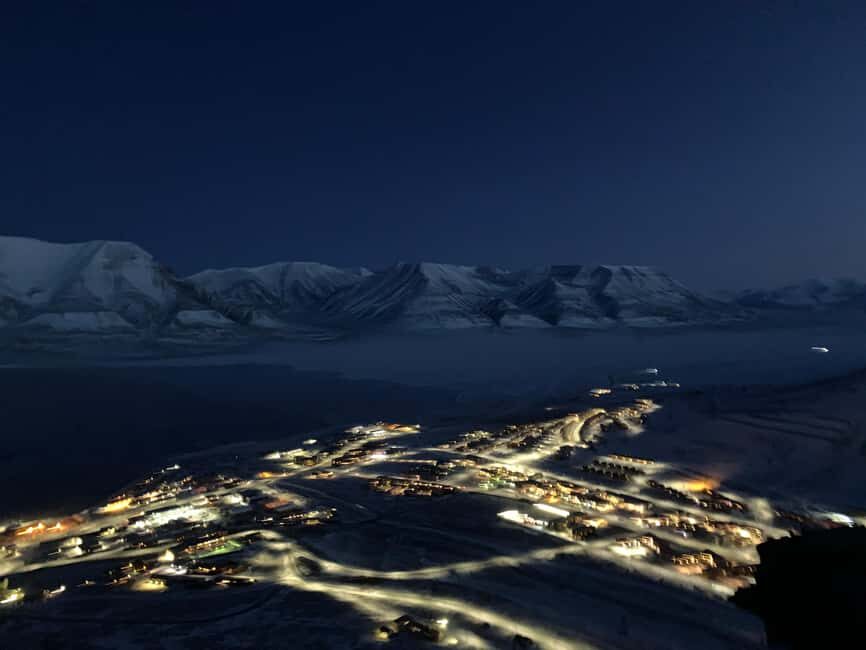 Longyearbyen: Arctic Ocean Swim, Sauna & Sightseeing - Meeting Up in Longyearbyen: Small-Group Pace and Pickup Timing