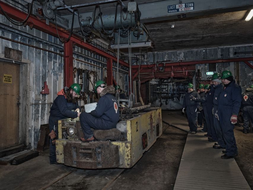 Longyearbyen: Historic Coal Mine Tour at Gruve 3 - Thin-seam mining made real: crawling into production tunnels