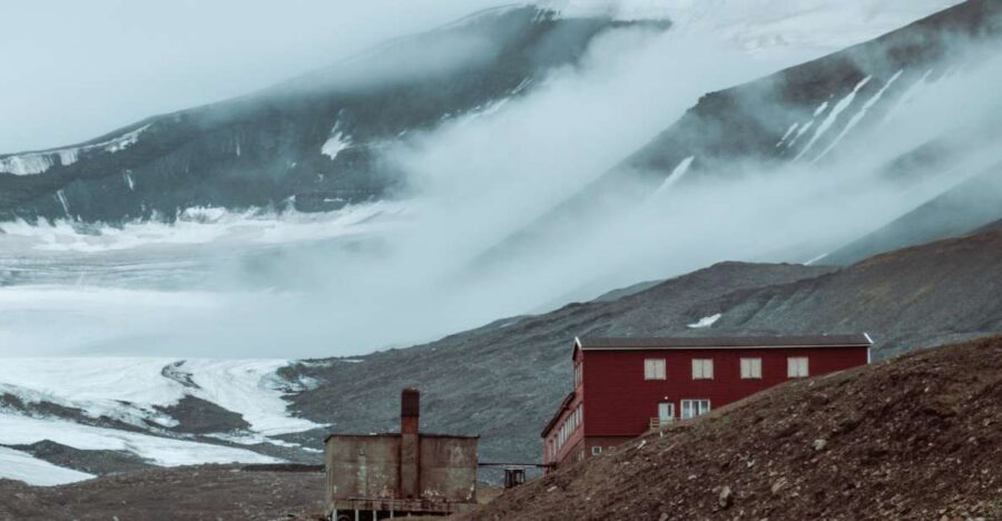 Longyearbyen: Private Guided Walking Tour - Friendly, clear English guiding (and what the reviews tell you)
