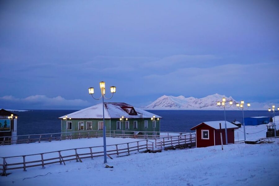 Longyearbyen: Snowmobile Tour to Barentsburg with Lunch - Key Points I’d Plan Around