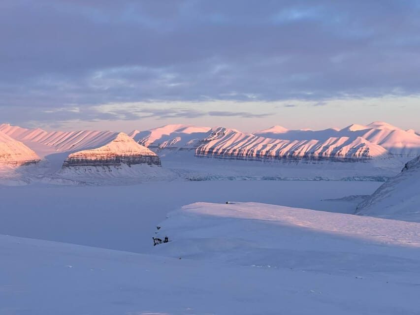 Longyearbyen: Snowmobile Tour to Tempelfjorden with Lunch - Lunch at Tempelfjorden: Eating in the Field With Warm Fuel