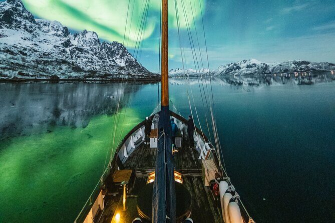 Luxury Northern Lights Yacht Cruise with Hot Tub from Tromsø - Timing in Tromsø: the 7:00 pm departure and how early to arrive