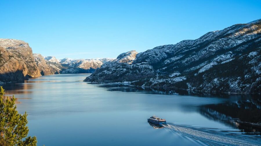 Lysefjorden cruise & Preikestolen guided hike - winter - Winter Lysefjord and Preikestolen: Big Views, Small Crowds