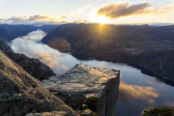 Majestic Hike Experience to Preikestolen with Local Guide - Preikestolen, The “Pulpit Rock” Climb: What You’re Really Signing Up For