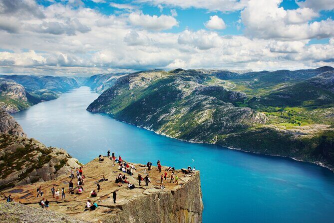 Majestic Hike Experience to Preikestolen with Local Guide - Stavanger Pickup and the Coach Ride: How the Day Starts Smoothly