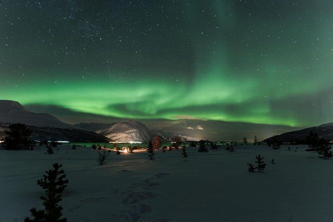 Minibus Northern Lights Chase with Photography from Tromsø - Aurora photography help that’s actually timed to the moment
