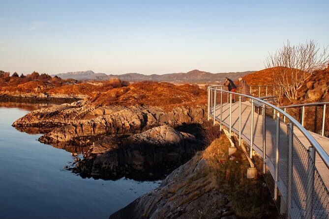 Molde and Atlantic Ocean Road Audio Tour - Molde highlights: Rose Maiden, Jazz Boy, and the town you’ll connect to