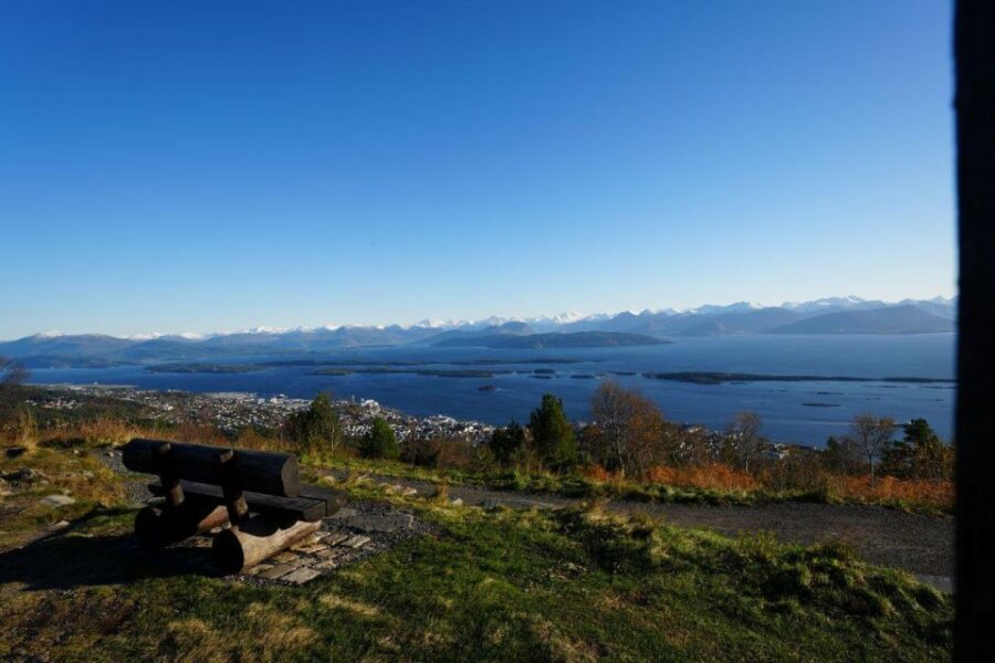 Molde: Atlantic Ocean Road & Varden Audio Guide Bus Tour - Atlantic Ocean Road: Why This Bus Ride Feels Like a Coastal Walk
