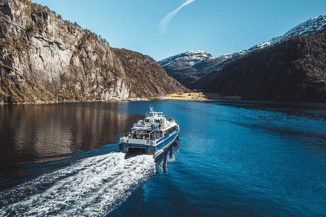 Mostraumen Fjord Cruise - the local operator - Bryggen from the water: Norway’s postcard in motion