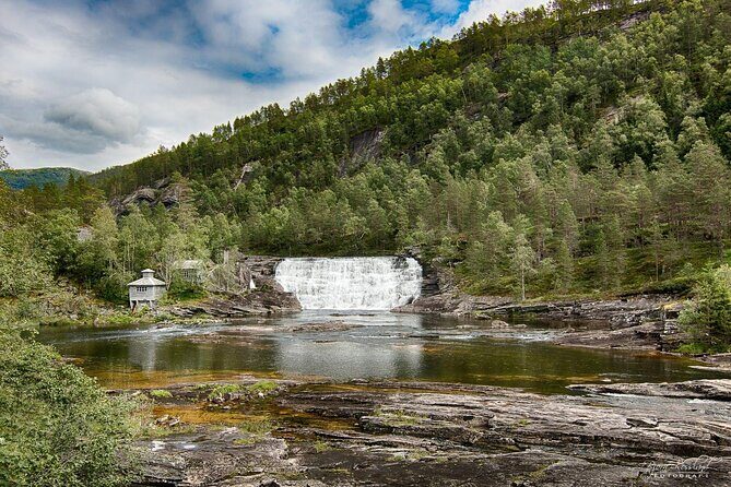 Mostraumen Golden Circle Fjordtour from Bergen – Group or Private - Hesjedalsfossen: Twin Falls, About 63 Meters, and a Rain Tip That Actually Helps