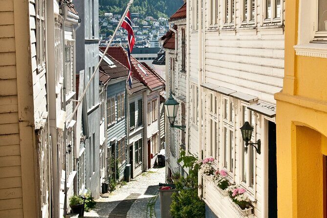 Nordnes: The Hidden Gem of Bergen Walking Tour - Nykirken and the Edvard Grieg link that makes it personal