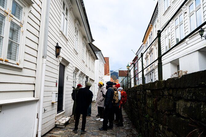 Nordnes: The Hidden Gem of Bergen Walking Tour - Back toward the city: preserved streets and the culture house area