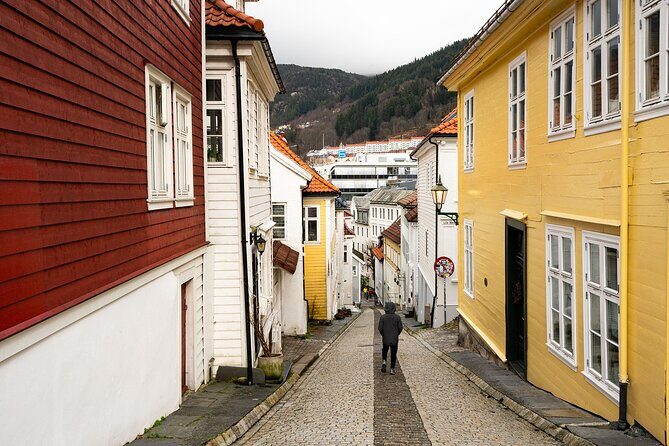 Nordnes: The Hidden Gem of Bergen Walking Tour - Start point: Østre Murallmenningen, and why the route begins there