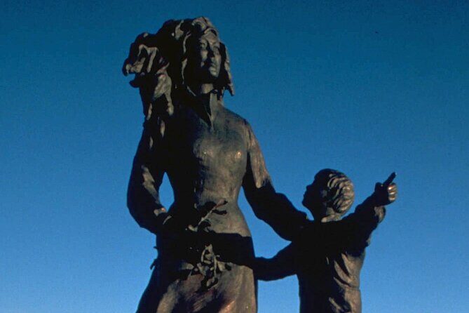 North Cape Winter Tour - Nordkapphallen: Panoramic Film, Cave of Lights, and the Chapel Under the Cliff