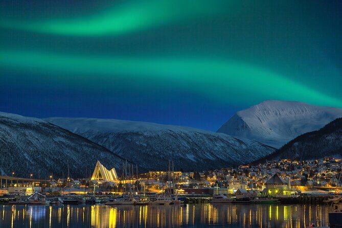 Northern light hunt in Tromsø. WiFi included - Life inside the Mercedes Sprinter: WiFi, bumpy roads, and heat