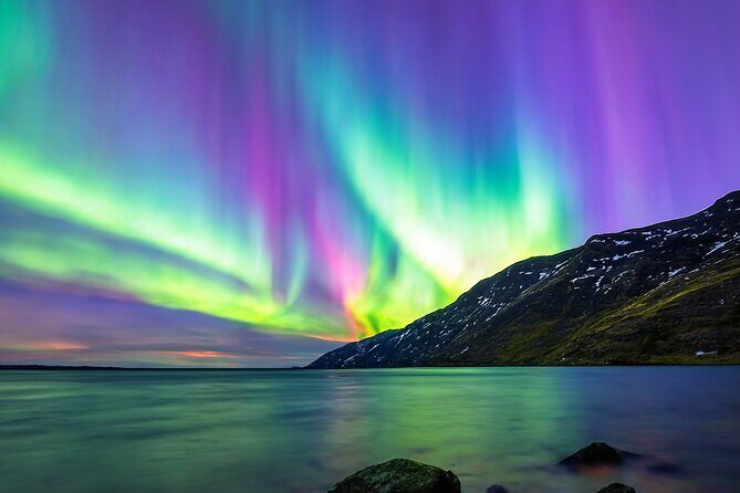 Northern light hunt in Tromsø. WiFi included - Chasing the lights: why frequent stops outside the city matter