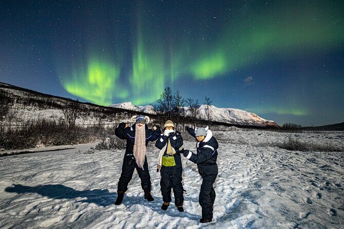 Northern Lights Minibus with Photos Dinner Warm suits - Photos in the dark: how the camera moments fit into the aurora hunt