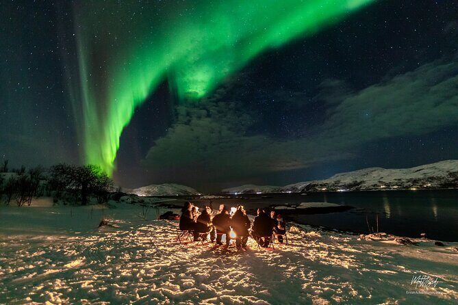 Northern Lights Minibus with Photos Dinner Warm suits - Price and value: what $235.71 buys you in an 8-hour night