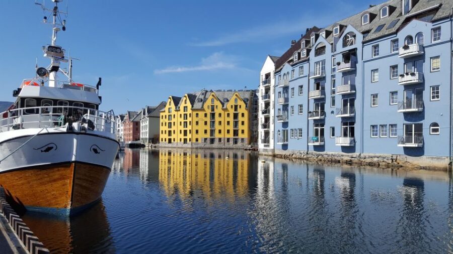 Norwegian Coastal Cities: Smartphone Audio Guide App - Trondheim: Nidaros Cathedral, Bakklandet, Nedre Elvehavn, and the bicycle lift