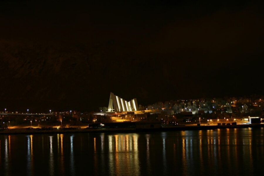 Norwegian Coastal Cities: Smartphone Audio Guide App - Using the GPS audio: the smartest way to walk each city