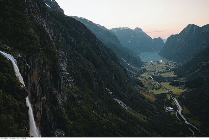 Olden 4 Hour Briksdal Glacier Tour in Briksdalsbreen - The Main Event: Hiking Up to Briksdal Glacier (Briksdalbreen)