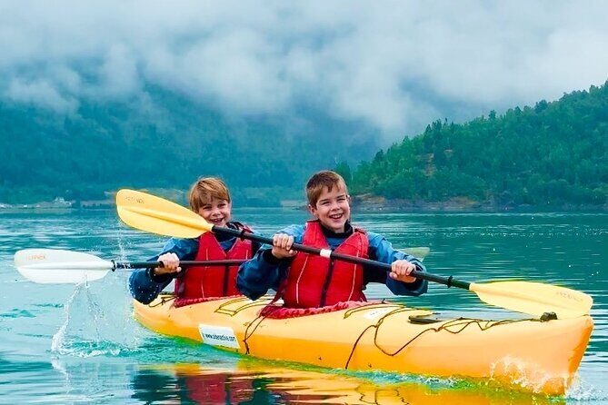 Olden: Easy Kayaking for Beginners on the Fjord - Gear and Comfort: Wetsuits, Dryness, and Phone Reality