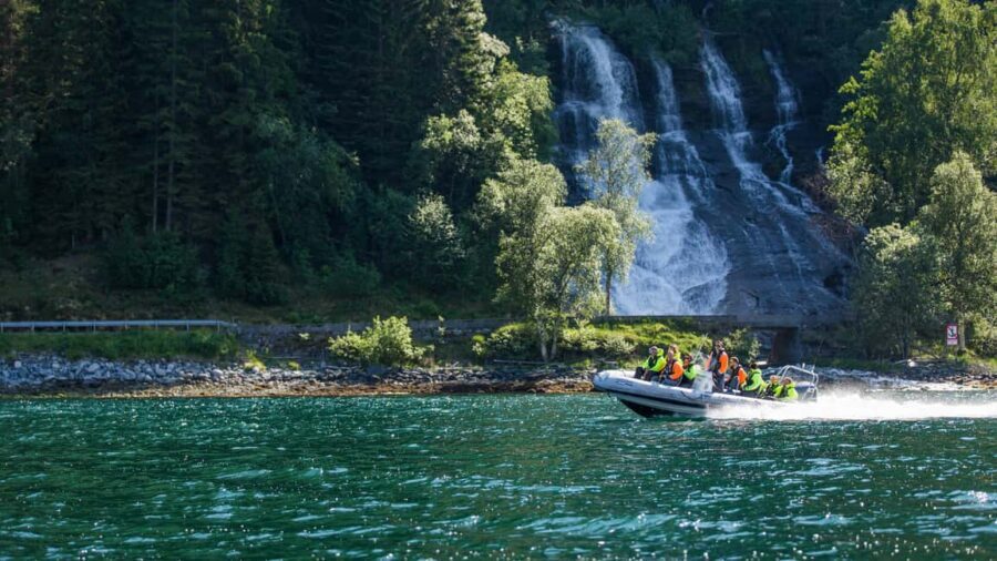 Olden: Nordfjord RIB Boat Tour - Nordfjord RIB: the short adventure that hits hard