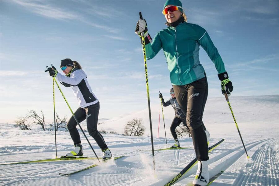 Oslo: 3-hour Cross Country trip with equipment and guide - Trollvannstua start: picking up skis without wasting time