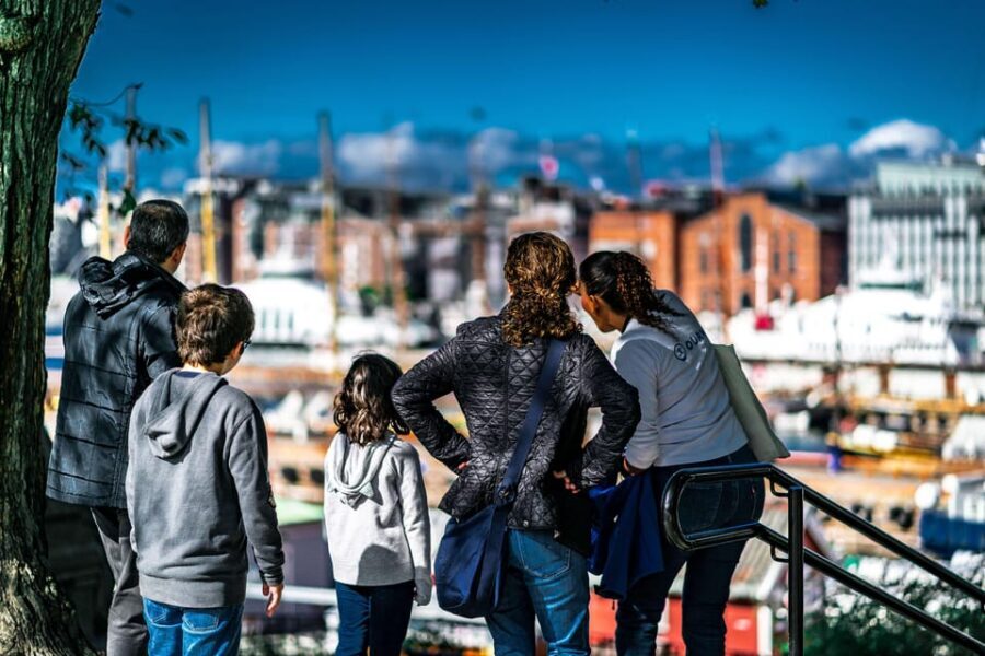 Oslo: 3-hour Highlights & Vigeland Park Private Walking Tour - Karl Johans gate to Parliament: where the city governs itself