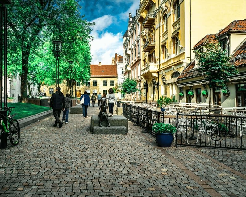 Oslo: 3-hour Highlights & Vigeland Park Private Walking Tour - Akershus Fortress and the harbour view you’ll remember