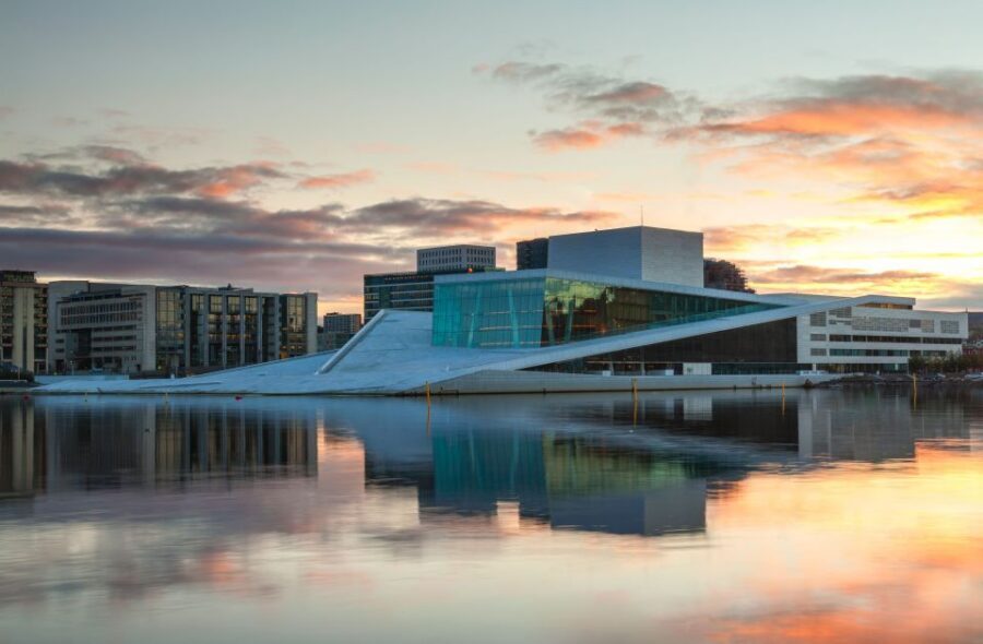 Oslo: Best of Oslo Walking Tour - Aker Brygge and Tjuvholmen: the waterfront payoff