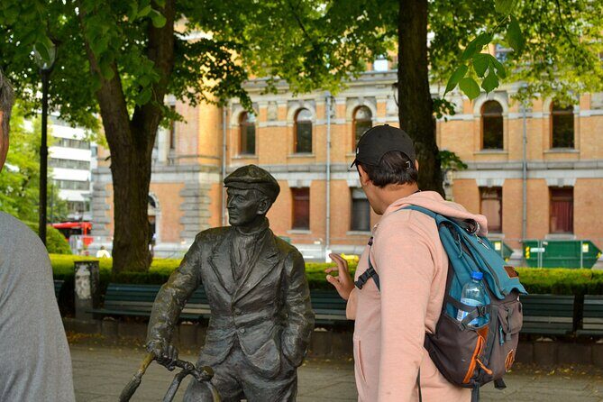 Oslo city center Tour - Starting in the Right Place: Karl Johans Monument to Oslo’s Core
