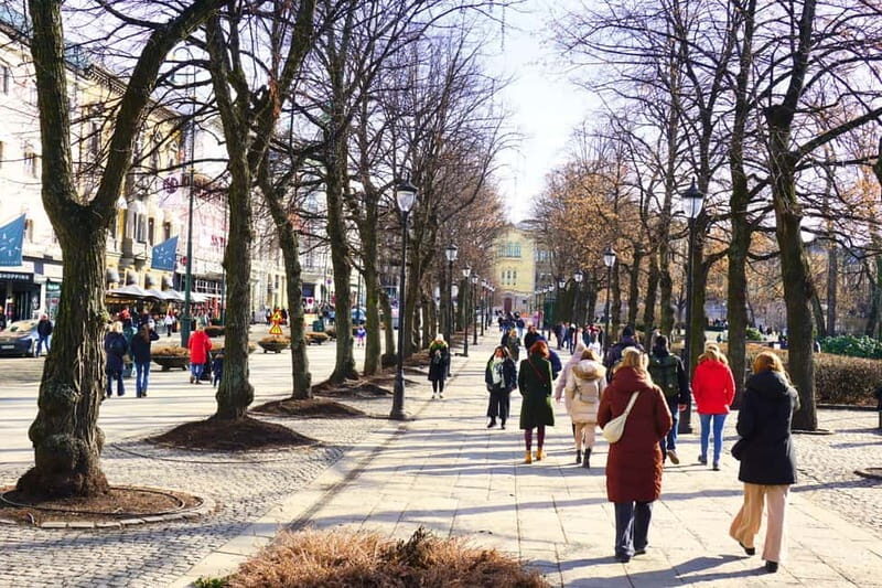 Oslo: City Tour & Traditional Norwegian Lunch or Dinner - Akershus Fortress inside: the big historical payoff
