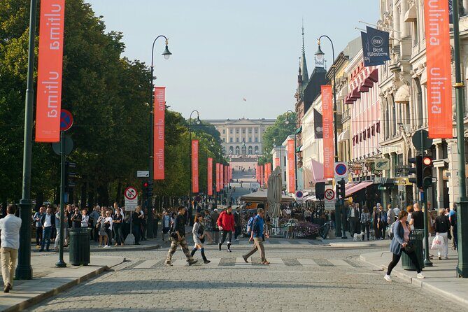 Oslo City Walking Tour with Local Guide - Stop 4: Christiania Square and Christian IV’s Glove