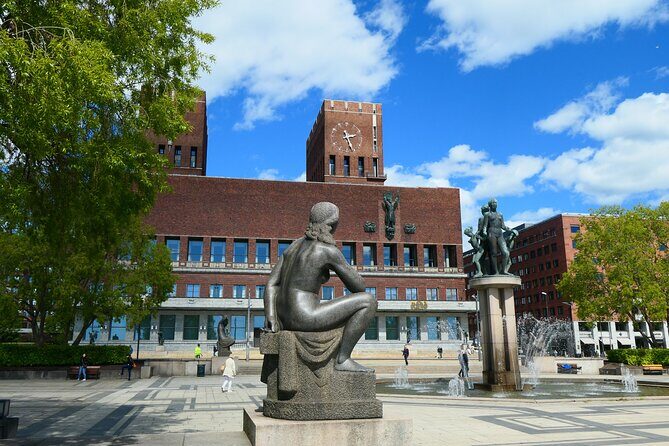 Oslo City Walks: In the Heart of Oslo - Finishing on Karl Johan near Parliament