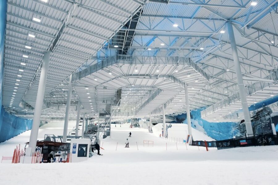 Oslo: Day Pass for Downhill Skiing at SNØ Ski Dome - 50,000 Square Meters of Snow: Slopes, Ski Park, and the Ceiling Track