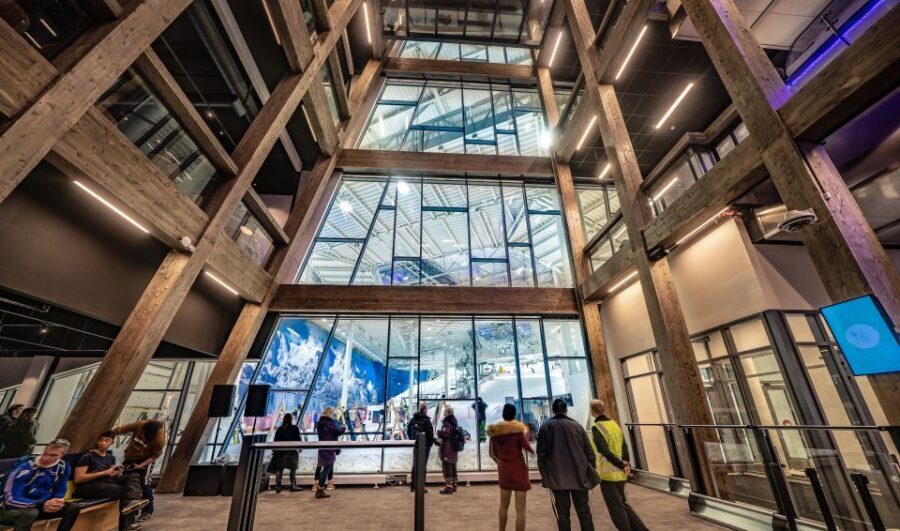 Oslo: Day Pass for Downhill Skiing at SNØ Ski Dome - Gear Rental and Staying Comfortable at -4°C