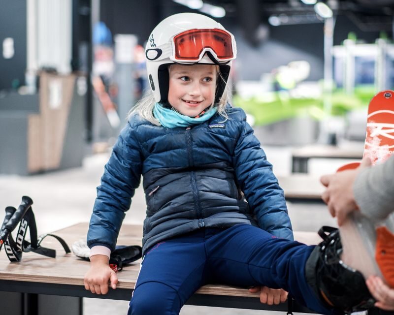 Oslo: Day Pass for Downhill Skiing at SNØ Ski Dome - Shopping Inside SNØ: Brands and Custom Equipment