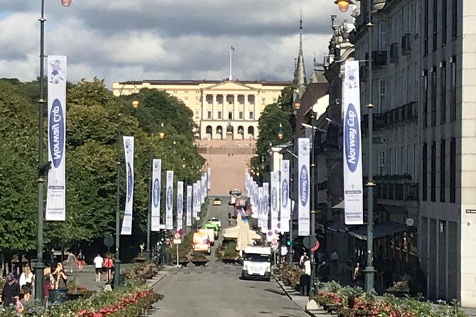 Oslo easy walk - Oslo City Hall: Nobel Peace Prize sights you can actually see
