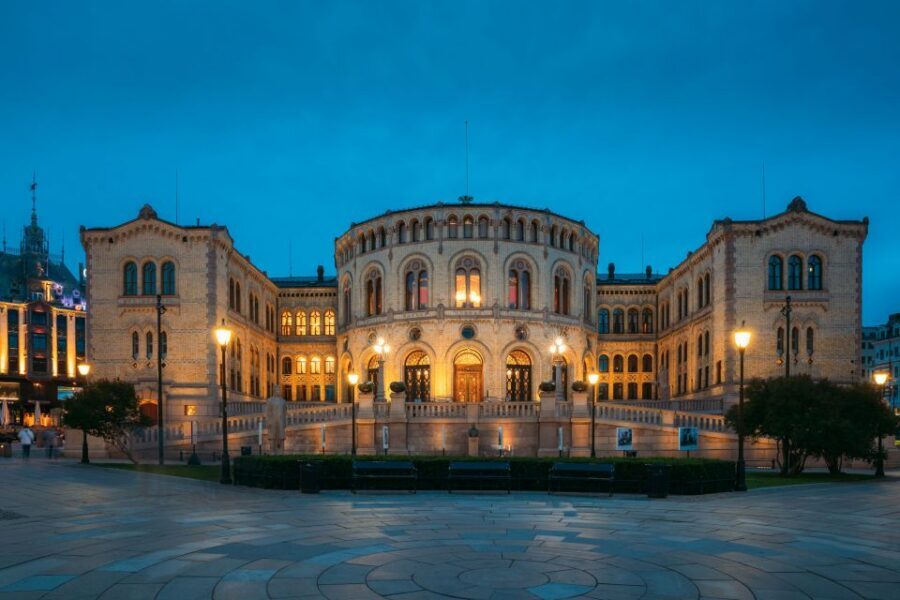 Oslo: Express Walk with a Local in 60 minutes - Small group size (up to 8): the comfort factor that changes everything
