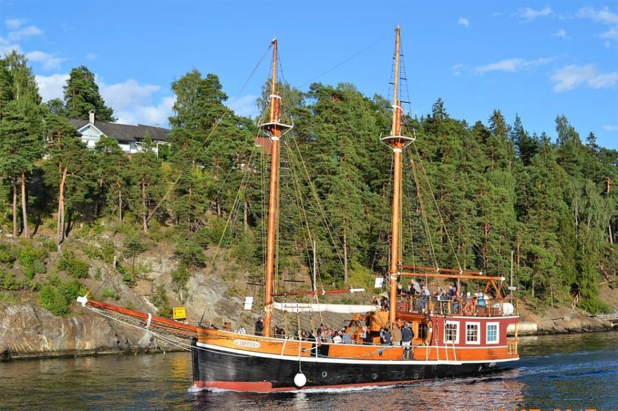 Oslo: Fjord Mini Cruise by Wooden Sailing Ship - Onboard Comfort: Blankets, Bathroom, and a Bar That Actually Lets You Enjoy the Ride