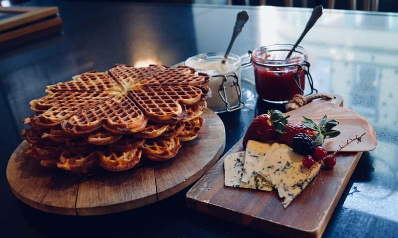 Oslo: Food Tasting and Walking Tour with a Local - Brown Cheese Waffle and Farm Cheeses: The Dessert That Anchors the Story