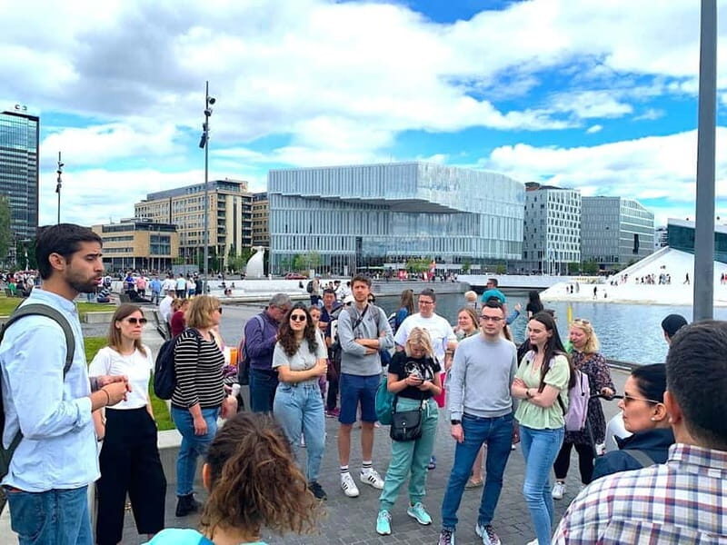 Oslo: Guided Walking Tour of Central Oslo with Local Guide - Starting at Jernbanetorget and the Tiger Photo Stop