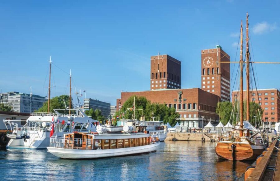 Oslo: Guided Walking Tour of Central Oslo with Local Guide - Norwegian Parliament and the Royal Palace Area: Modern Norway, Up Close