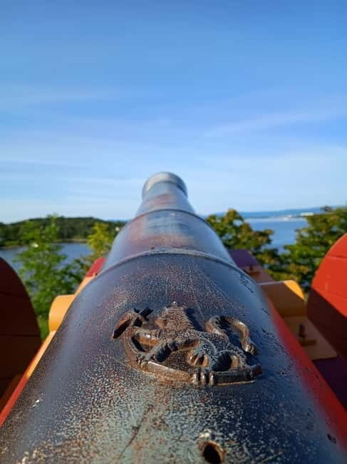Oslo: Hovedøya and Nakholmen Island Hopping Tour - Hovedøya Island: monastery ruins, forest paths, and a beach option