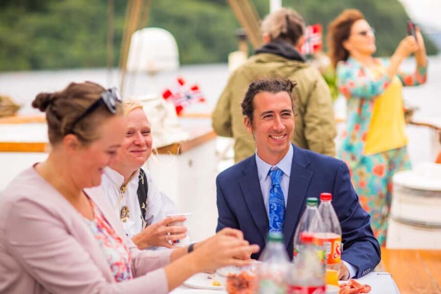Oslo: Oslofjord Fjord-Style Dinner Cruise - Comfort, safety, and where to sit for the best experience