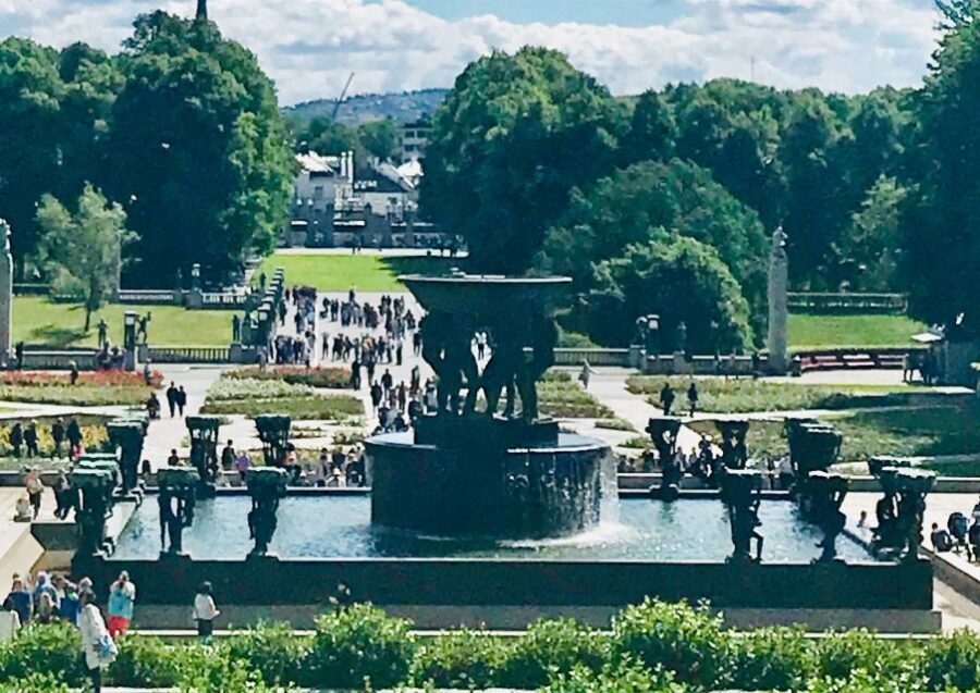 Oslo: Panoramic View and Sculpture Park Walk - Royal Gardens in the car: a small bonus that feels like a breather